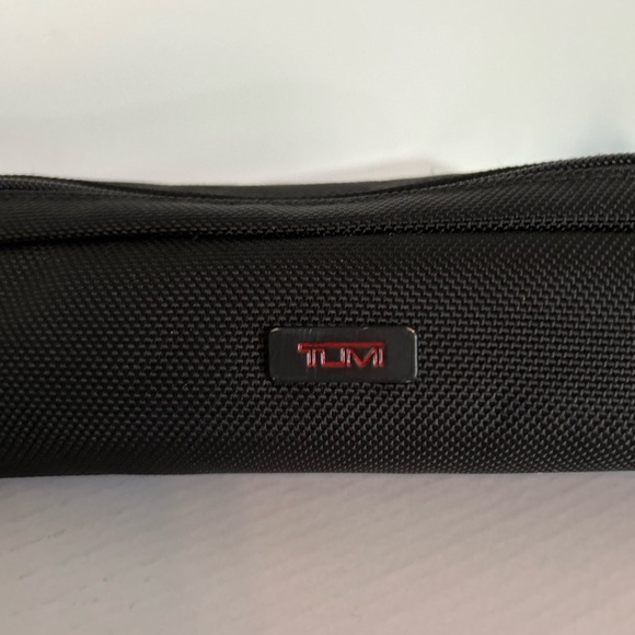 TUMI Electronic Cord Pouch Black (ALPHA) - Picture 2 of 3